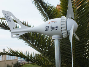 Ветрогенератор Ista Breeze I-500 12/24V Расчетная мощность 400Вт;
Максимальная мощность 500Вт;
Напряжение 12/24В;
Расчетная скорость ветра 12,5 м/с;
