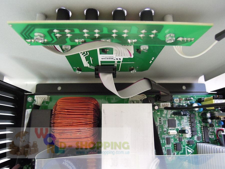 800W 12v 230v чиста синусоїда інвертор із сонячним зарядним пристроєм 50А